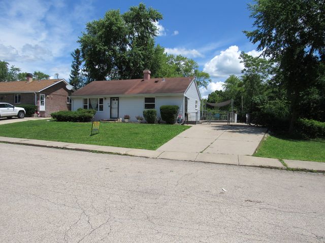 421 Hoover Drive, Carpentersville, IL 60110