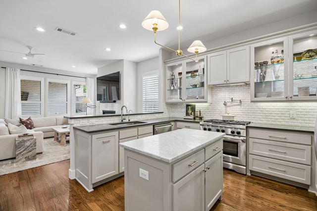 5432 Martel Avenue, Dallas, TX 75206