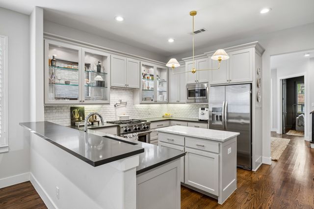 5432 Martel Avenue, Dallas, TX 75206