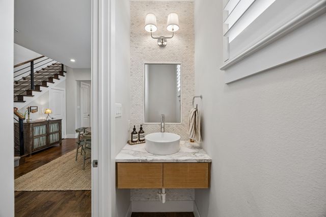 5432 Martel Avenue, Dallas, TX 75206