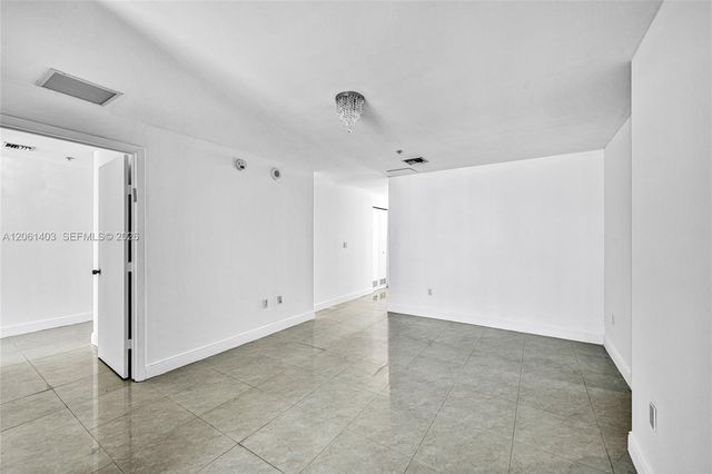 90 SW 3rd St PH-17, Miami, FL 33130