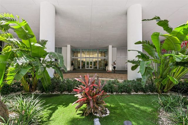90 SW 3rd St PH-17, Miami, FL 33130
