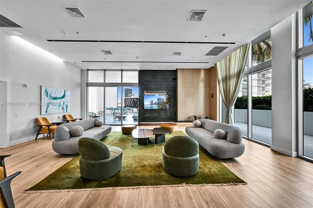 90 SW 3rd St PH-17, Miami, FL 33130