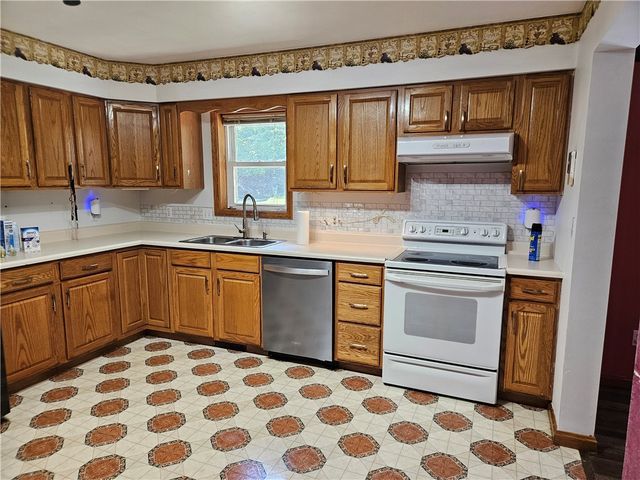 7715 Lamor Road, Jefferson Twp, PA 16137