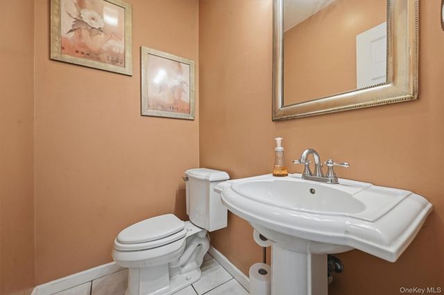 5 Anna Place, Marlboro, NY 12542