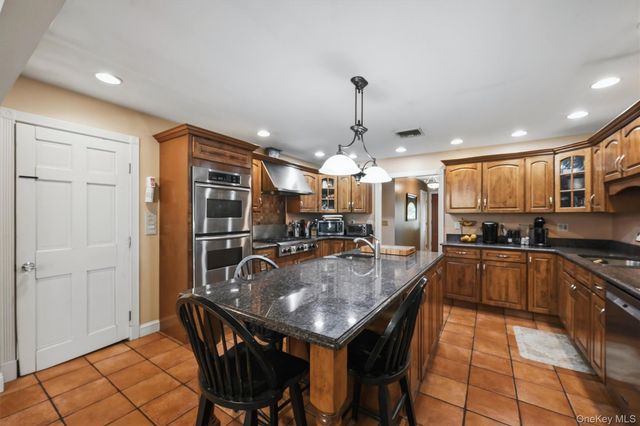5 Anna Place, Marlboro, NY 12542