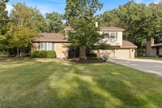 22353 S Knyghtwood Drive, Joliet, IL 60404