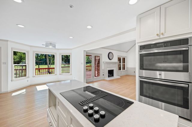 10661 CHAPEL HILL RD, Lakeland, TN 38002