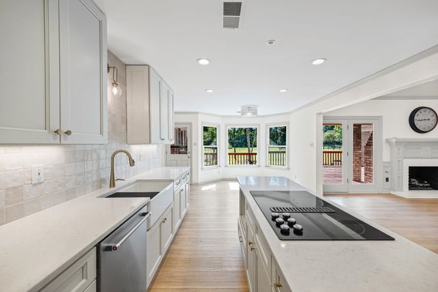 10661 CHAPEL HILL RD, Lakeland, TN 38002