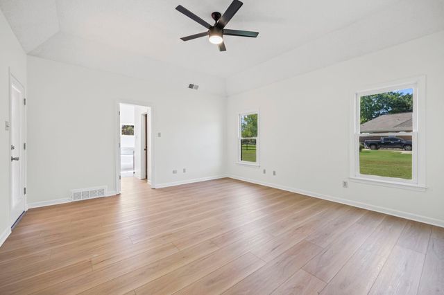 10661 CHAPEL HILL RD, Lakeland, TN 38002