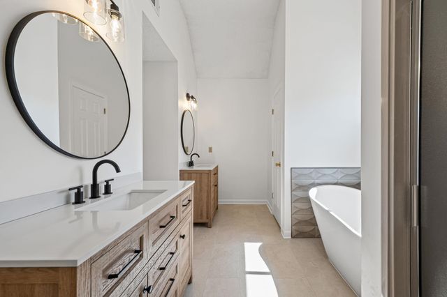 10661 CHAPEL HILL RD, Lakeland, TN 38002