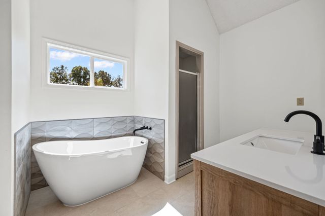 10661 CHAPEL HILL RD, Lakeland, TN 38002