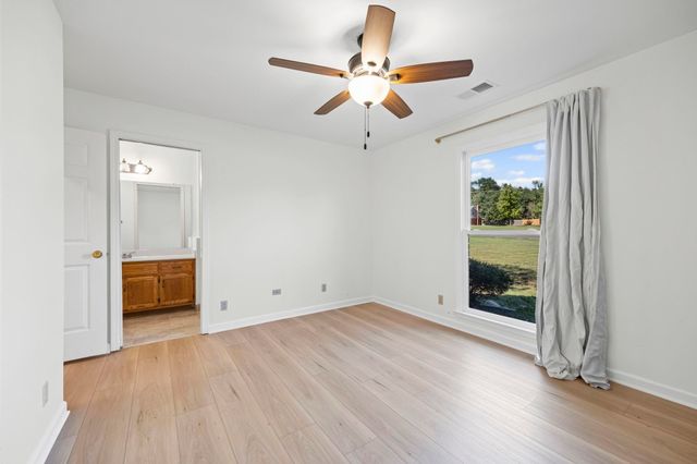 10661 CHAPEL HILL RD, Lakeland, TN 38002