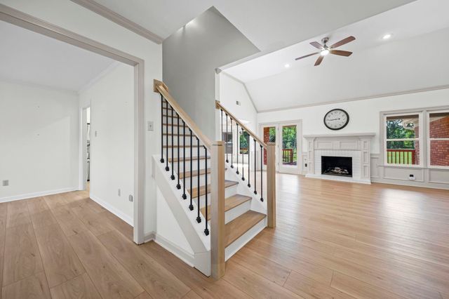 10661 CHAPEL HILL RD, Lakeland, TN 38002