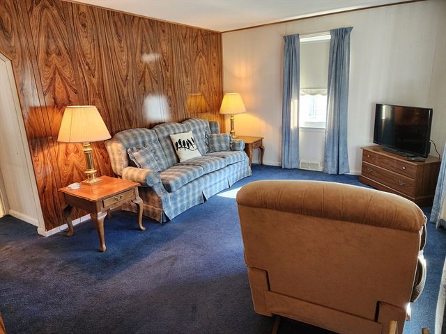 800 Mckinstry Ave, Chicopee, MA 01020
