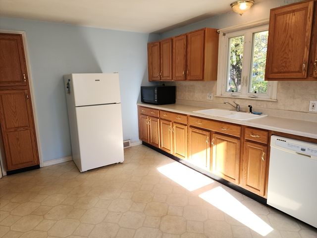 800 Mckinstry Ave, Chicopee, MA 01020