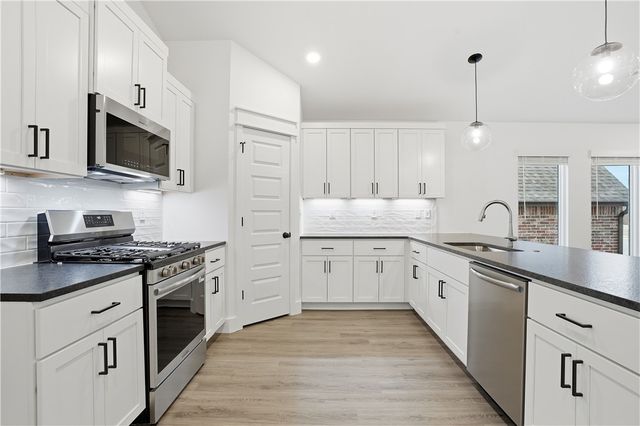 2812 Buckside Street, Springdale, AR 72762