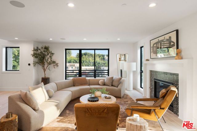 1609 N Coronado Street, Los Angeles, CA 90026