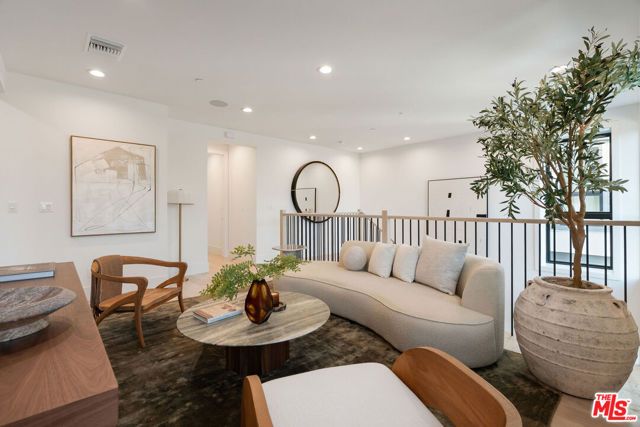 1609 N Coronado Street, Los Angeles, CA 90026