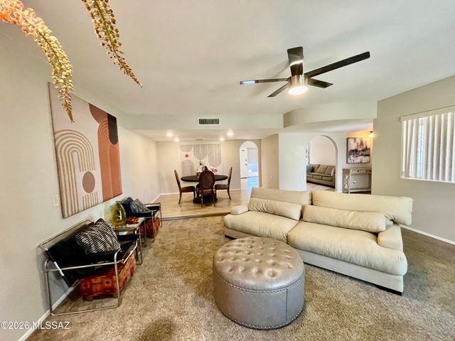 2434 N Shade Tree Circle, Tucson, AZ 85715