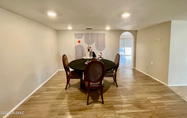 2434 N Shade Tree Circle, Tucson, AZ 85715