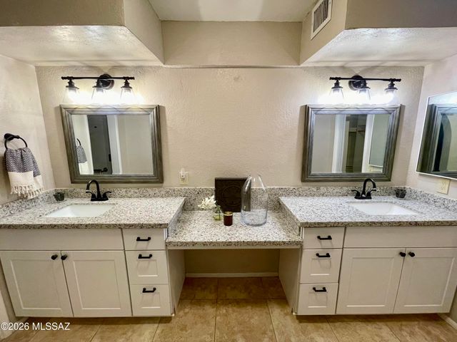 2434 N Shade Tree Circle, Tucson, AZ 85715