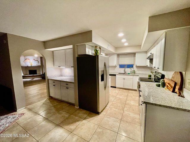 2434 N Shade Tree Circle, Tucson, AZ 85715