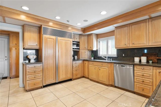 5585 E Corso Di Napoli, Long Beach, CA 90803