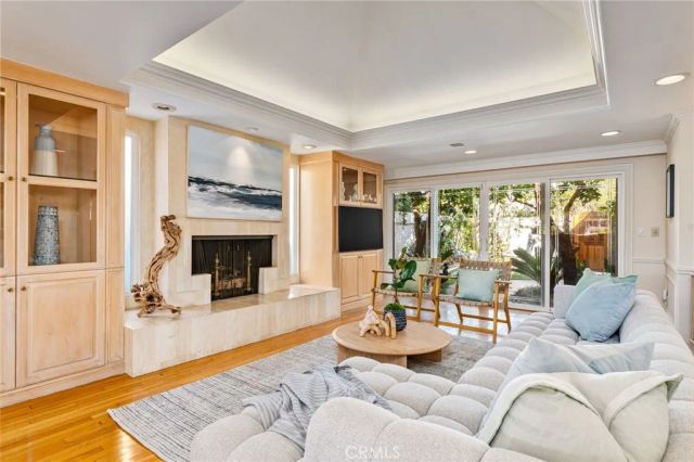 5585 E Corso Di Napoli, Long Beach, CA 90803