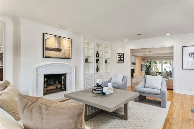 5585 E Corso Di Napoli, Long Beach, CA 90803