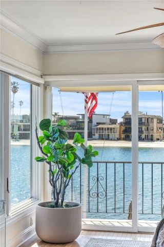 5585 E Corso Di Napoli, Long Beach, CA 90803