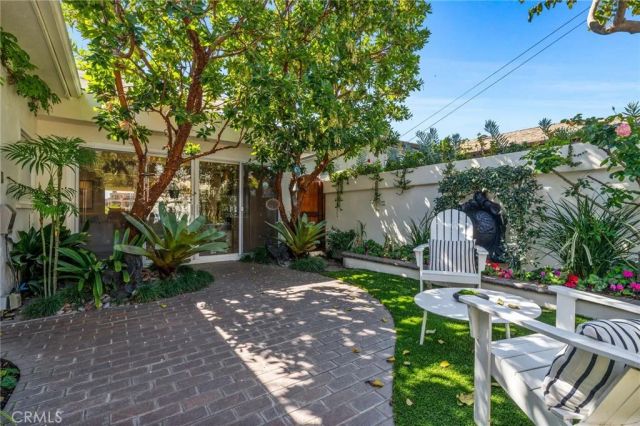 5585 E Corso Di Napoli, Long Beach, CA 90803