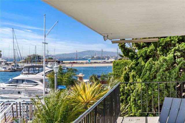 5585 E Corso Di Napoli, Long Beach, CA 90803