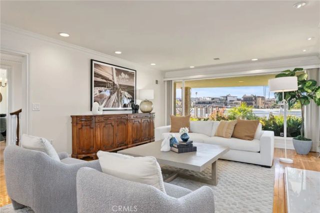 5585 E Corso Di Napoli, Long Beach, CA 90803