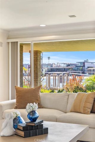 5585 E Corso Di Napoli, Long Beach, CA 90803