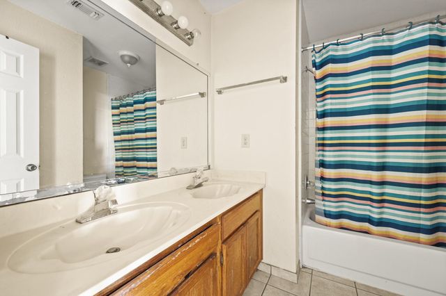 607 Saunders DR, Round Rock, TX 78664