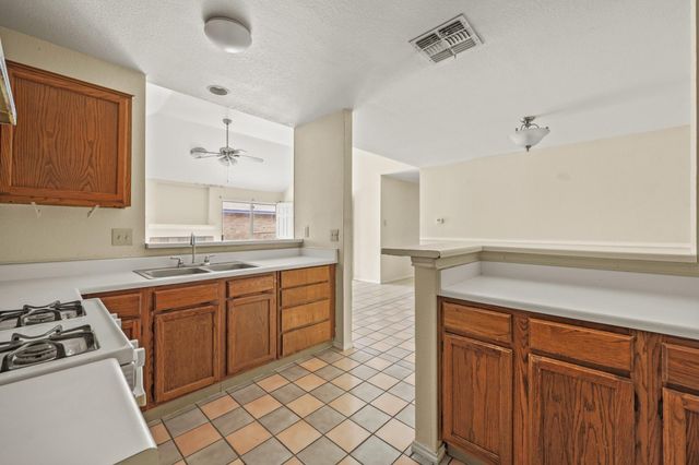 607 Saunders DR, Round Rock, TX 78664