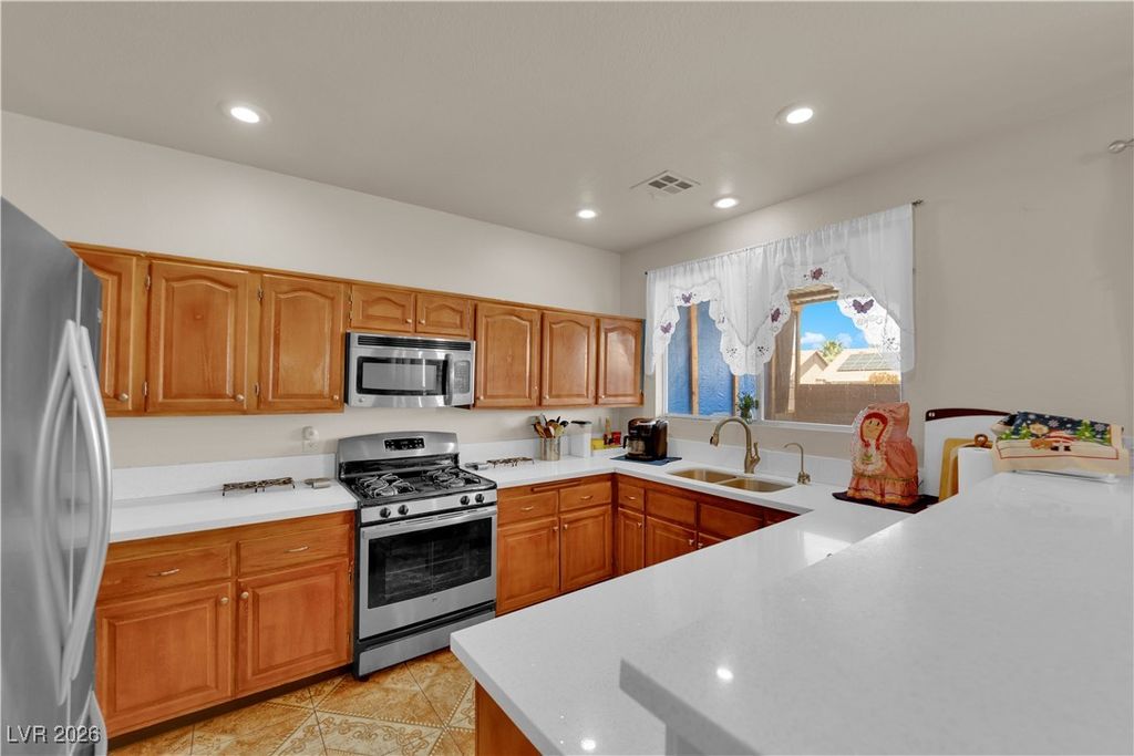 Image 14 of property listing at 6536 Castor Tree Way, Las Vegas, NV 89108