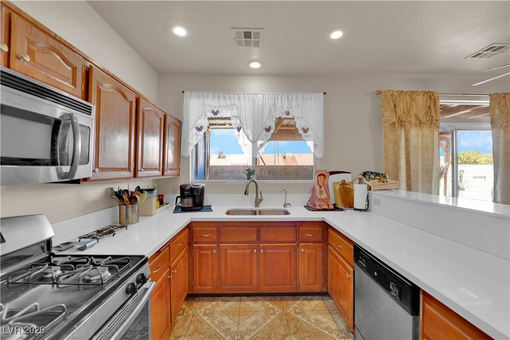 Image 15 of property listing at 6536 Castor Tree Way, Las Vegas, NV 89108