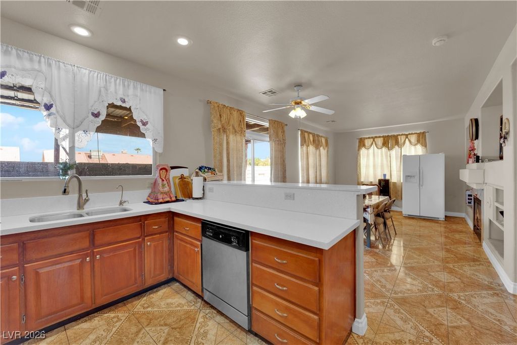 Image 18 of property listing at 6536 Castor Tree Way, Las Vegas, NV 89108