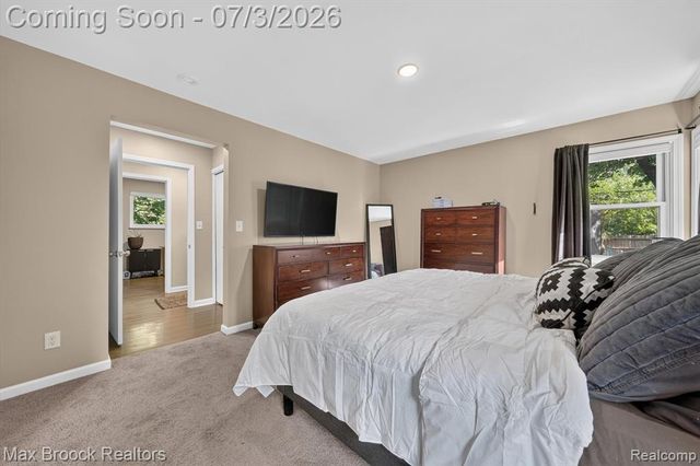 1124 E Windemere Avenue, Royal Oak, MI 48073