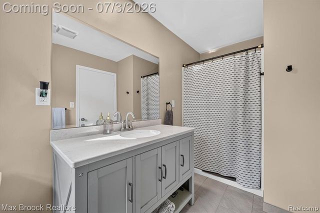 1124 E Windemere Avenue, Royal Oak, MI 48073