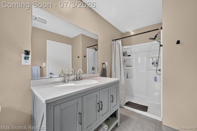 1124 E Windemere Avenue, Royal Oak, MI 48073