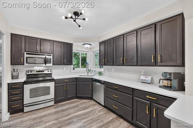 1124 E Windemere Avenue, Royal Oak, MI 48073