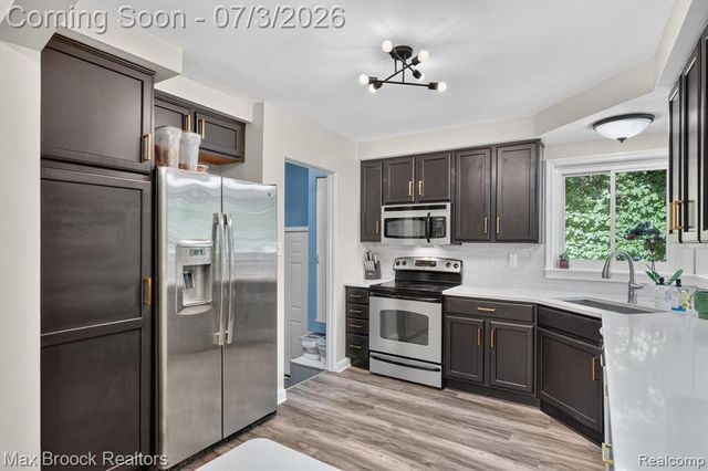 1124 E Windemere Avenue, Royal Oak, MI 48073