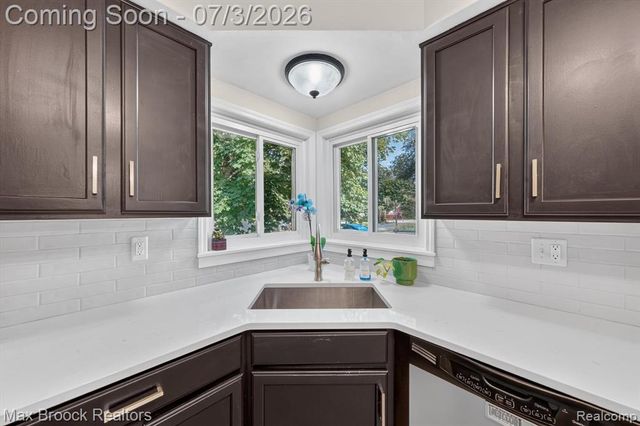 1124 E Windemere Avenue, Royal Oak, MI 48073