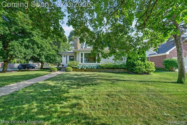 1124 E Windemere Avenue, Royal Oak, MI 48073