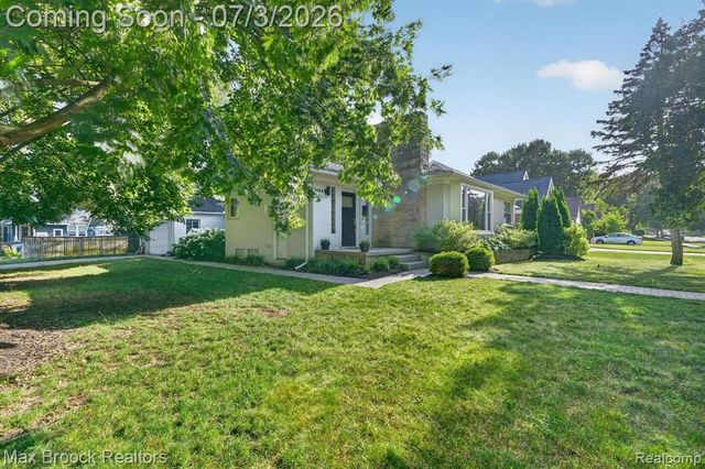 1124 E Windemere Avenue, Royal Oak, MI 48073