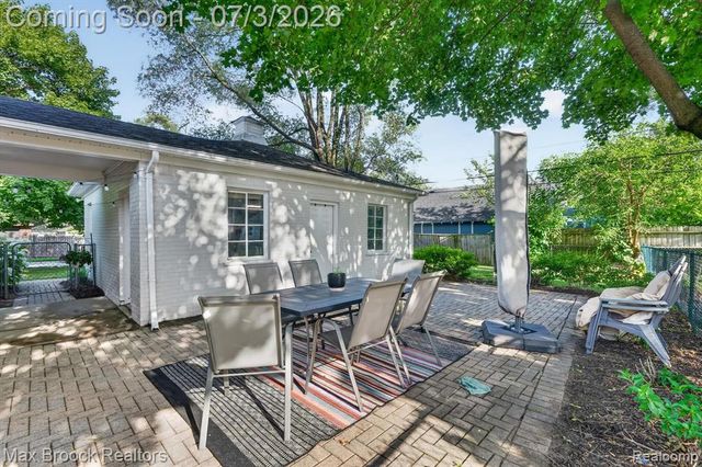 1124 E Windemere Avenue, Royal Oak, MI 48073