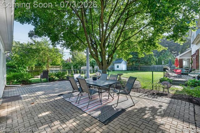 1124 E Windemere Avenue, Royal Oak, MI 48073